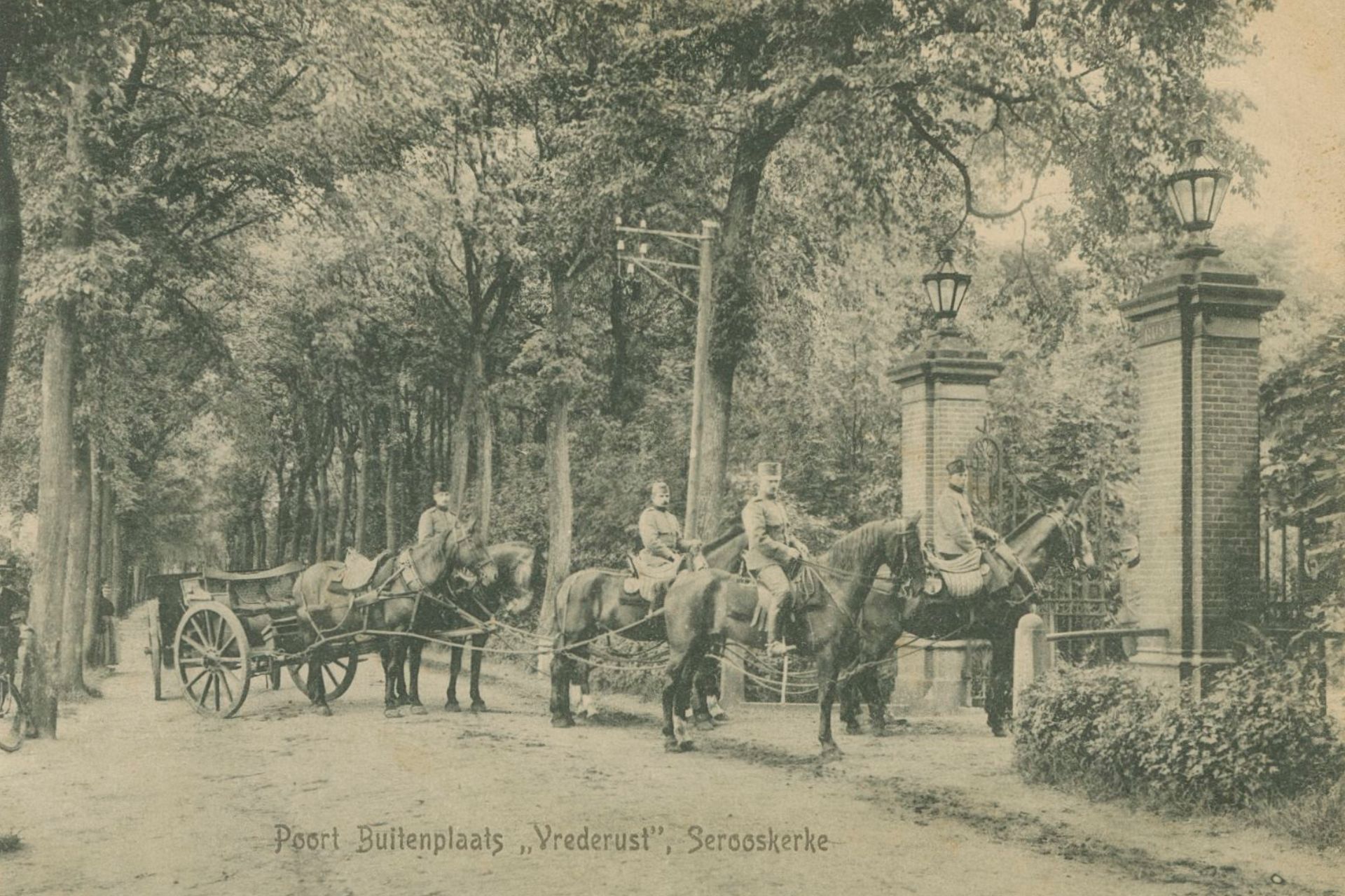 Militairen bij Vrederust (Zeeuws Archief, Verzameling Beeld en Geluid, nr 455-827).