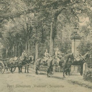 Militairen bij Vrederust (Zeeuws Archief, Verzameling Beeld en Geluid, nr 455-827).