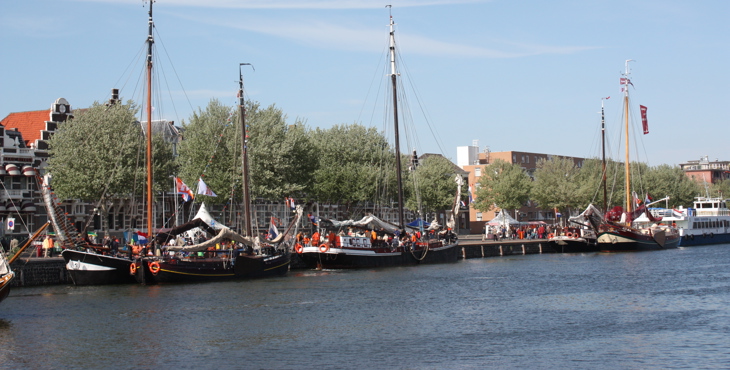 Diverse zeilschepen die onder Maritieme monumenten vallen, tijdens de Maritieme dag in Middelburg.
