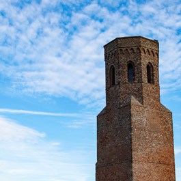 De 23 meter hoge Plompe Toren in Koudekerke.