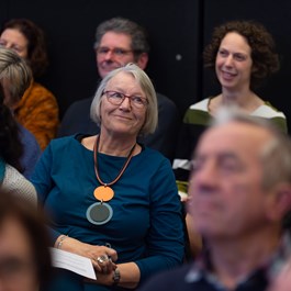 Diverse mensen tijdens een bijeenkomst in Middelburg, voor het project Zeeuwse Erfgoedlijnen van Zeeuwse Ankers.