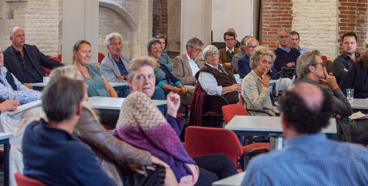 Vrijwilligers van provinciale erfgoedorganisaties en erfgoedambtenaren van Provincie en gemeenten tijdens een contactdag. Foto Mieke Wijnen Fotografie, 2021.