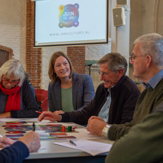 Deelnemers spelen het spel Join the Jam tijdens de workshop van Janneke de Wit van Erfgoed Zeeland. 