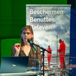 Juanita Kiburg van Artefact vertelt over het onderzoek in Poortvliet: schitterende schatten in het veen.