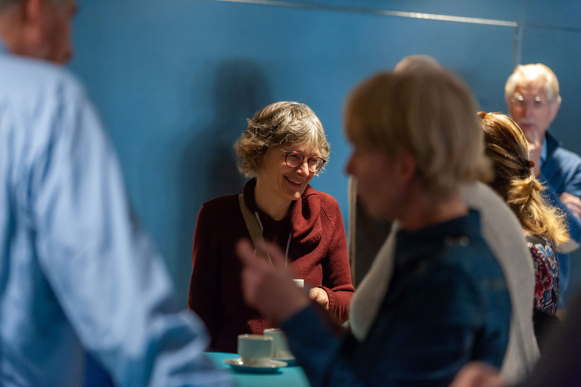 Deelnemers Zeeuwse Archeologiedag aan de koffie. 