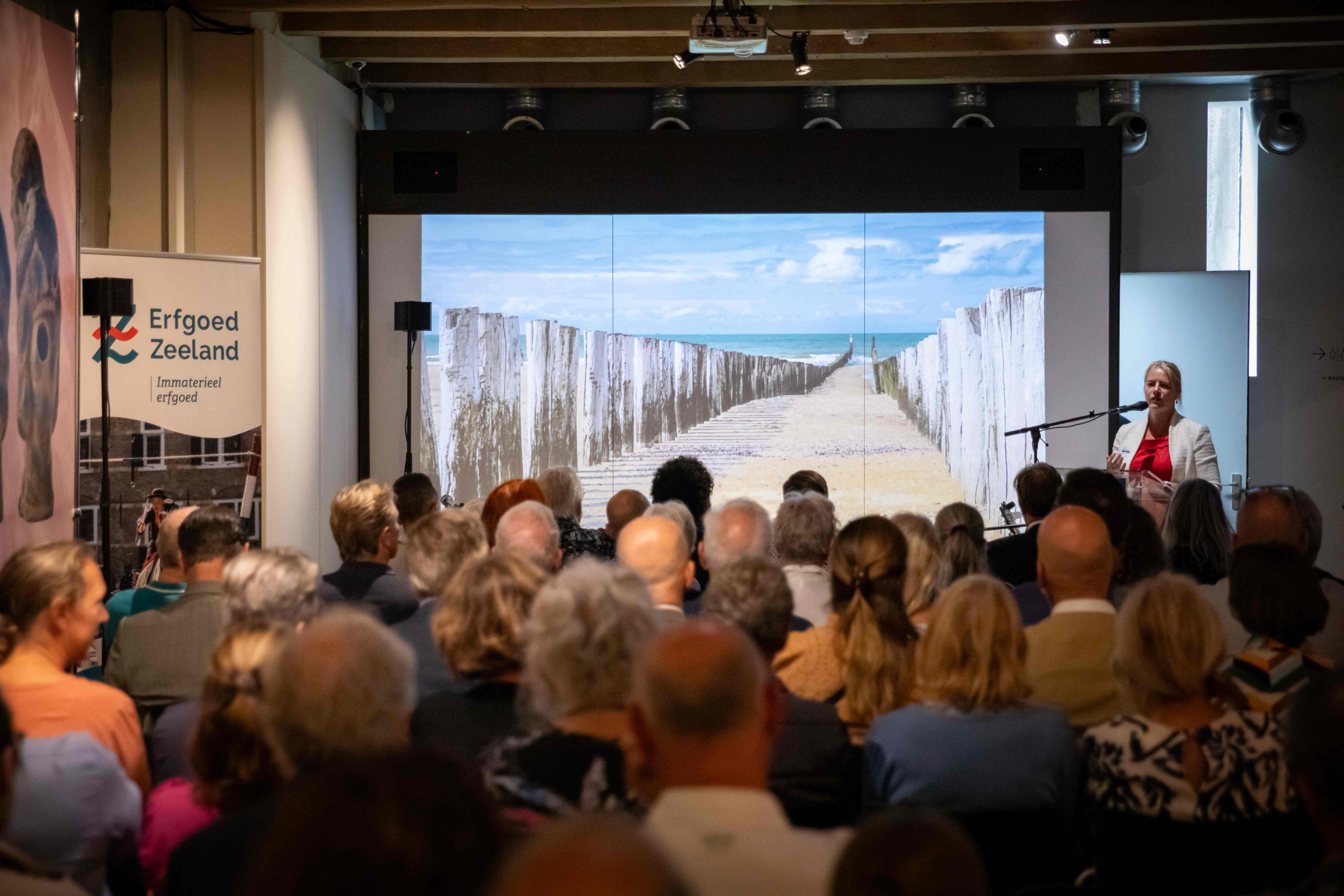 Verschillende sprekers gingen in op het leggen van verbindingen met erfgoed aan de hand van uiteenlopende voorbeelden.