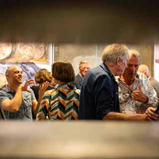Tijdens de koffiepauze is er de gelegenheid om met elkaar in gesprek te gaan. 