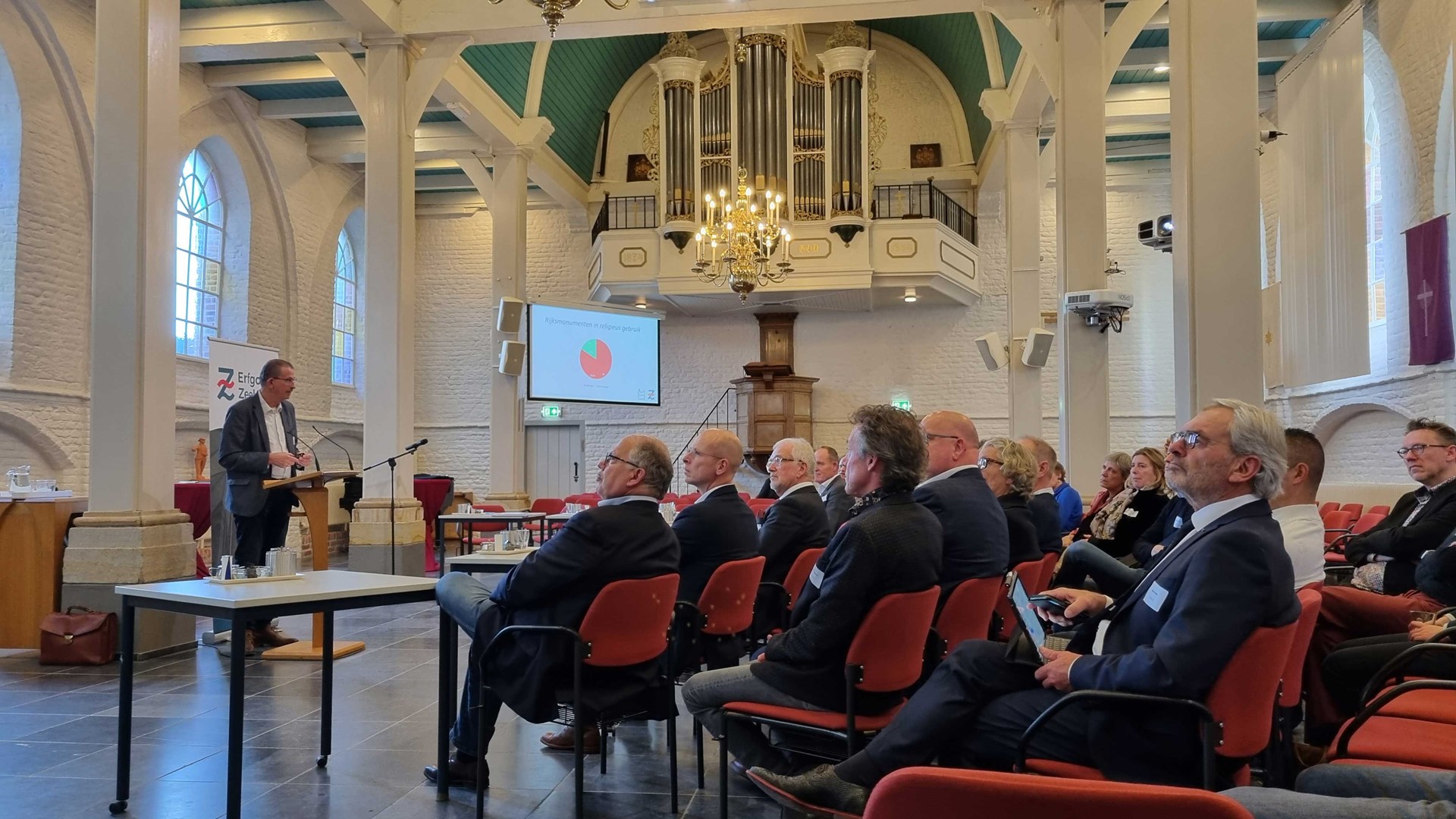 Projectleider Jan van de Voorde vertelt over de uitkomsten van de kerkenvisies.