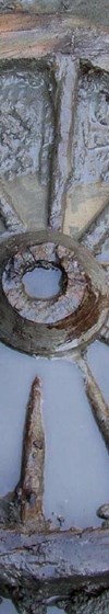 Oud karrenwiel wat gevonden is in Goes door archeologen van het AOS.