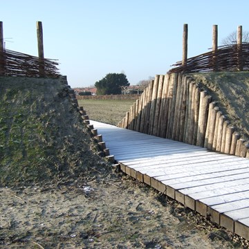 De ringwalburg van Burgh op Schouwen. Deze burg verdedigde tegen Vikingen die rovend en plunderend langs de kust trokken.