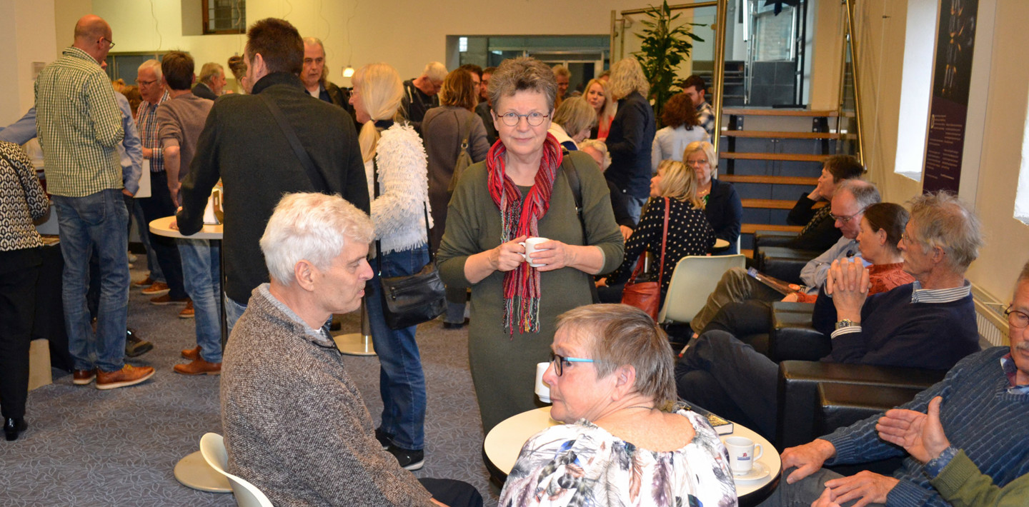 Een groep mensen tijdens de amateurarcheologendag in 2019. 