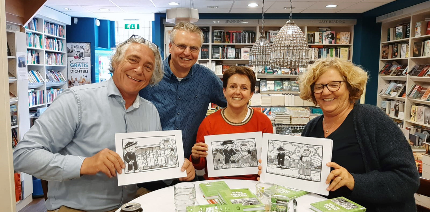 Auteurs van het Zeeuws Telboekje tijdens het signeren van het boekje.