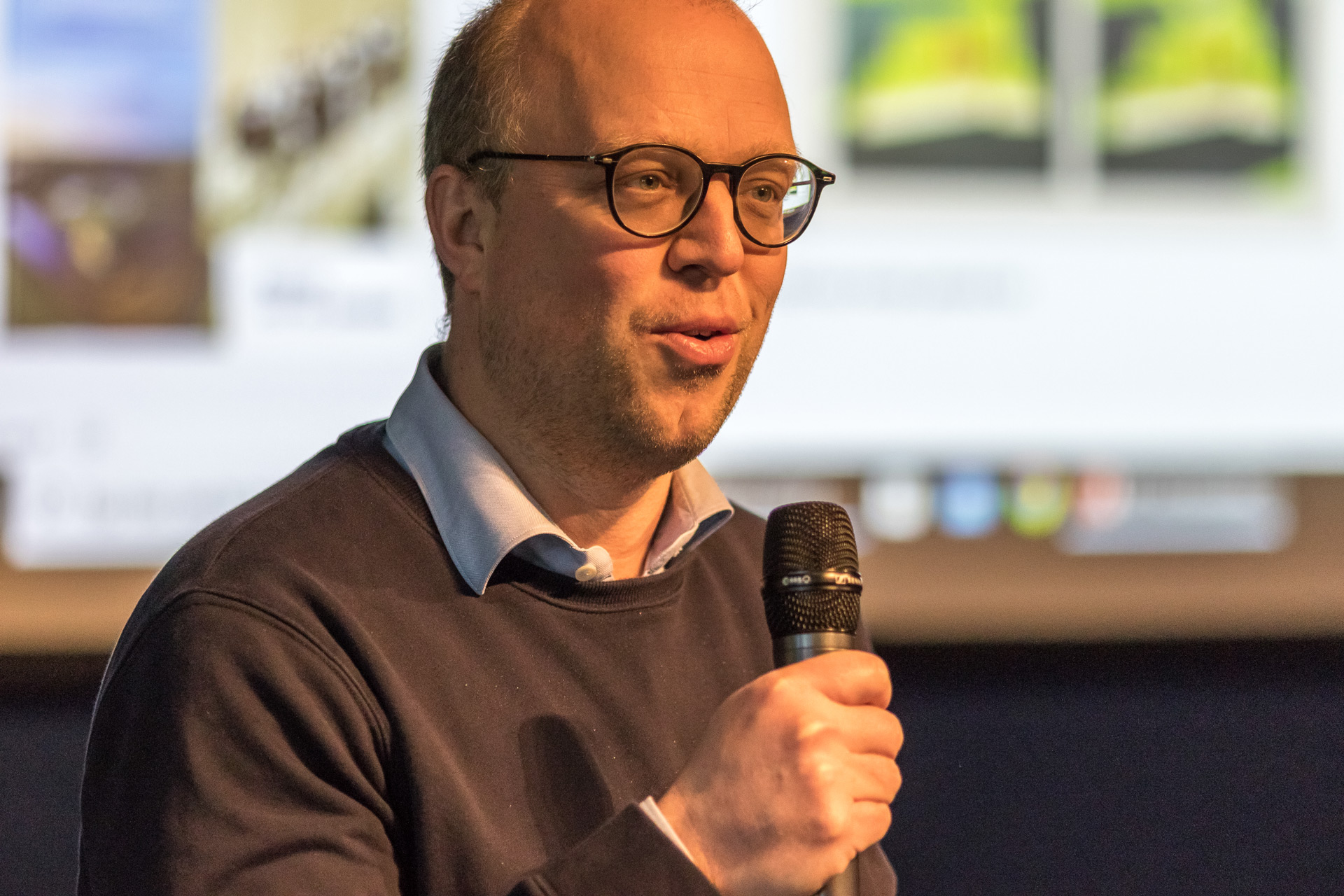 Alex Groosman, voorzitter van de AWN, brengt het laatste nieuws over de vereniging van vrijwilligers in de archeologie.