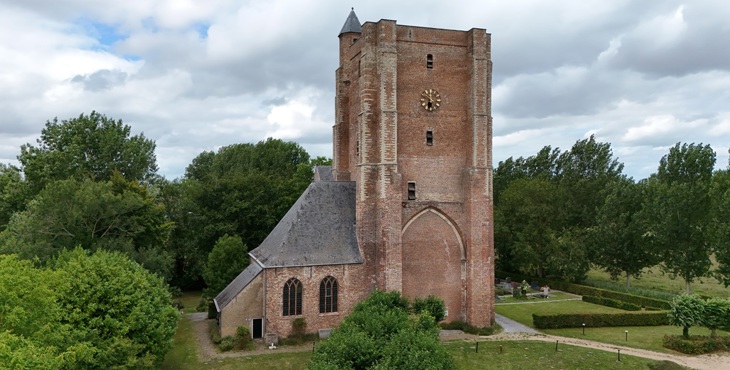 De hervormde kerk van Sint Anna ter Muiden.