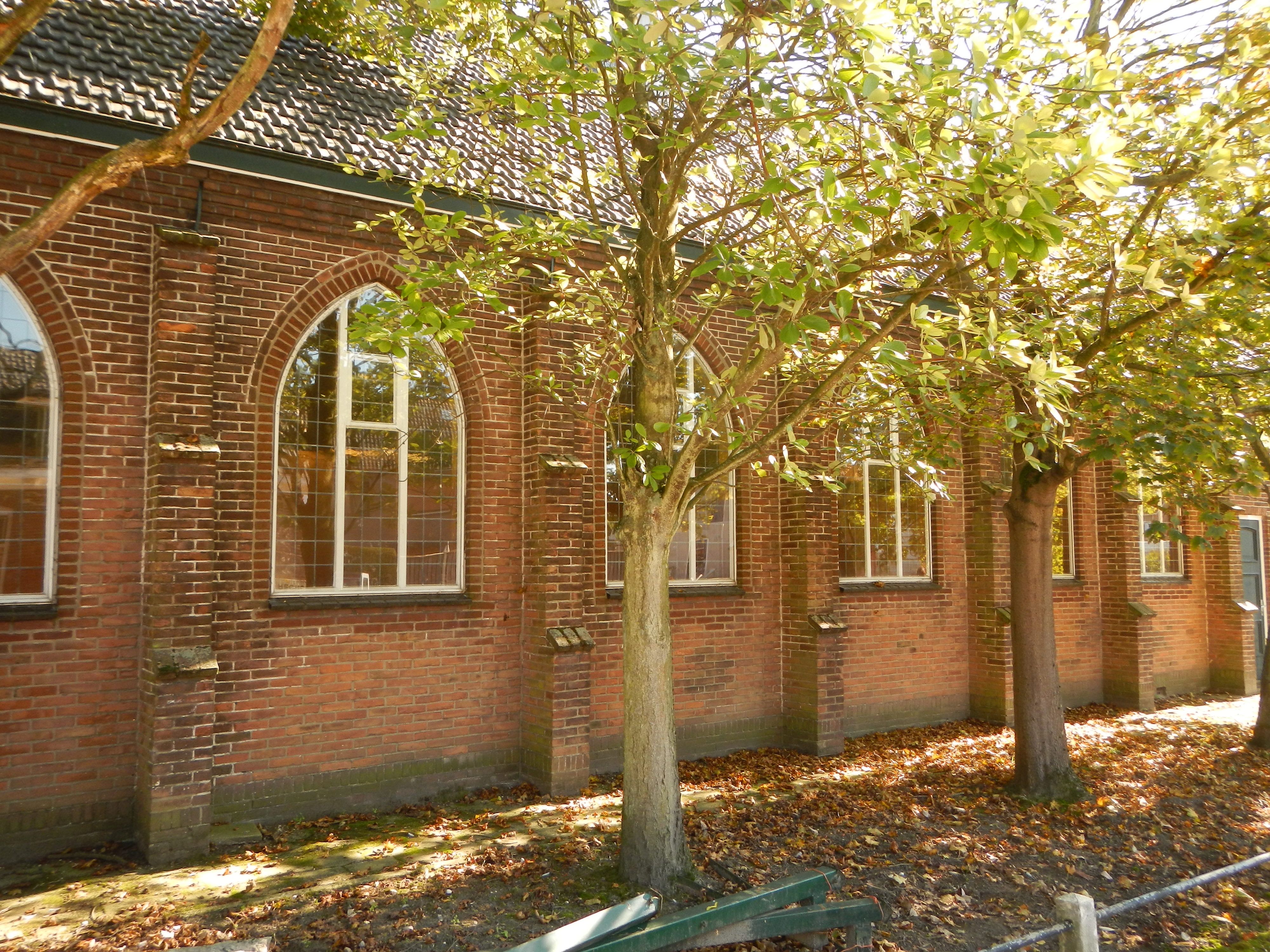 Het kerkgebouw van de voormalige Gereformeerde Gemeente in Waarde.