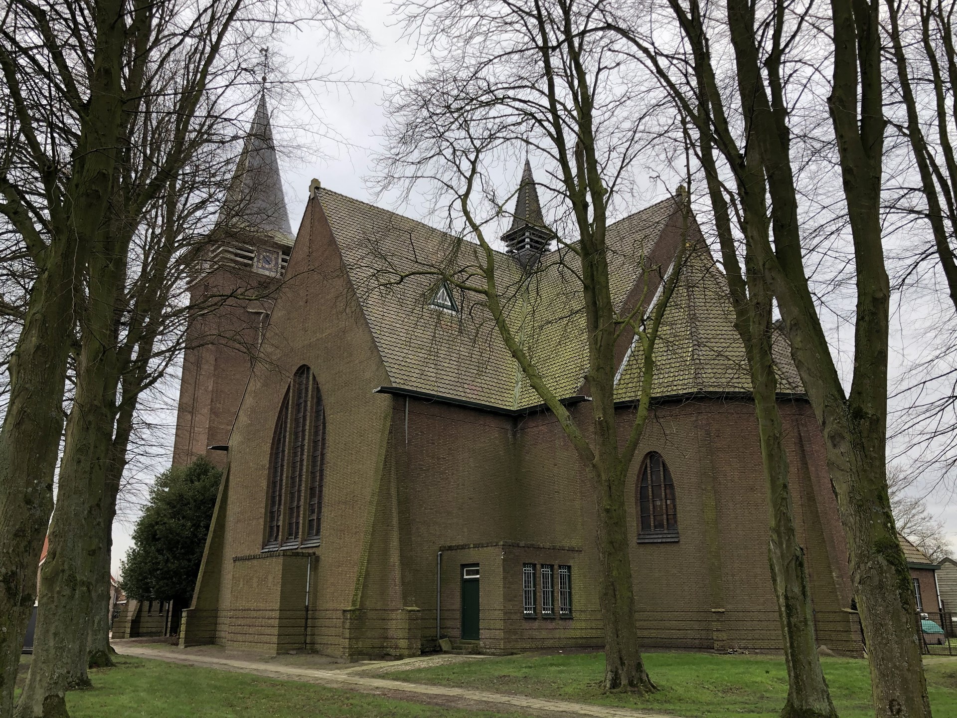De Theresiakerk in Heikant.