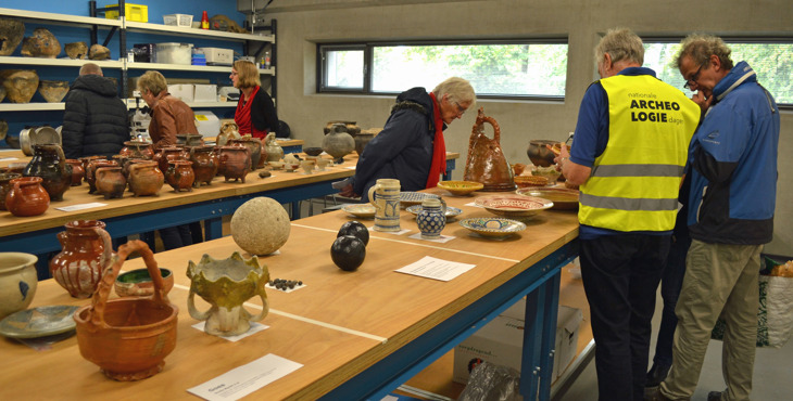 Een archeoloog vertelt over vondsten in de uitlegruimte van het Zeeuws Archeologisch Depot.