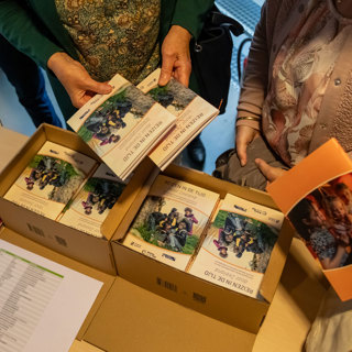Na afloop kreeg iedereen een uitgave van het boekje mee. 