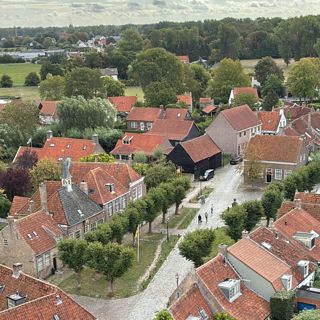 Het pittoreske plaatsje Sint Anna ter Muiden, gezien vanaf de kerktoren.