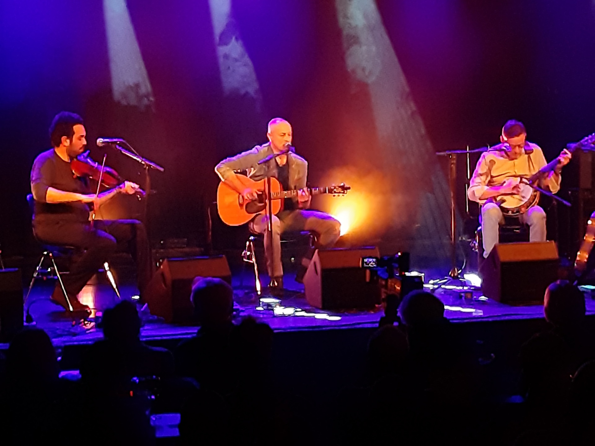 Tijdens het derde concert - op donderdag 25 januari 2024 - was Peter Slager van BLØF de streektaalzanger.