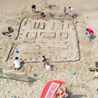 Drone-opname van het zandfort op het strand Oranjezon bij Vrouwenpolder.