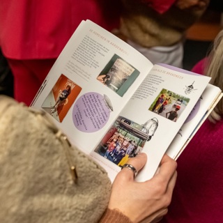 Een impressie van de binnenzijde van het boekje ‘Reizen in de Tijd’. 