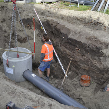 Erfgoed Zeeland begeleidt rioleringswerkzaamheden in de Herendreef in Aardenburg op archeologisch vlak.