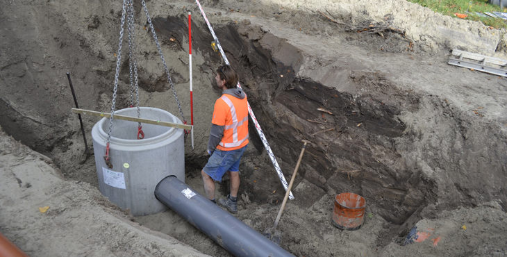 Erfgoed Zeeland begeleidt rioleringswerkzaamheden in de Herendreef in Aardenburg op archeologisch vlak.