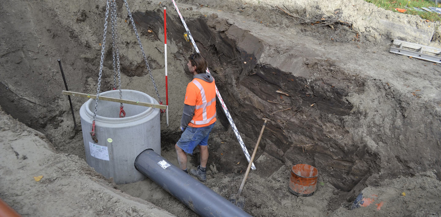 Erfgoed Zeeland begeleidt rioleringswerkzaamheden in de Herendreef in Aardenburg op archeologisch vlak.