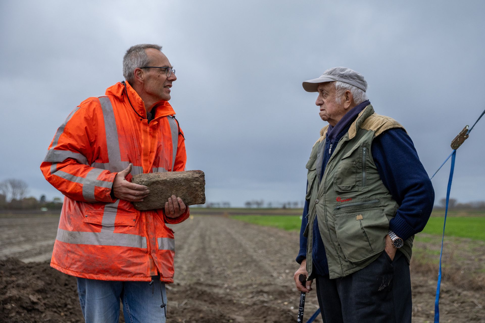 Uit de grond is een dertiende-eeuwse kloostermop gekomen (foto Wesley Versteeg).
