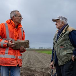 Uit de grond is een dertiende-eeuwse kloostermop gekomen (foto Wesley Versteeg).
