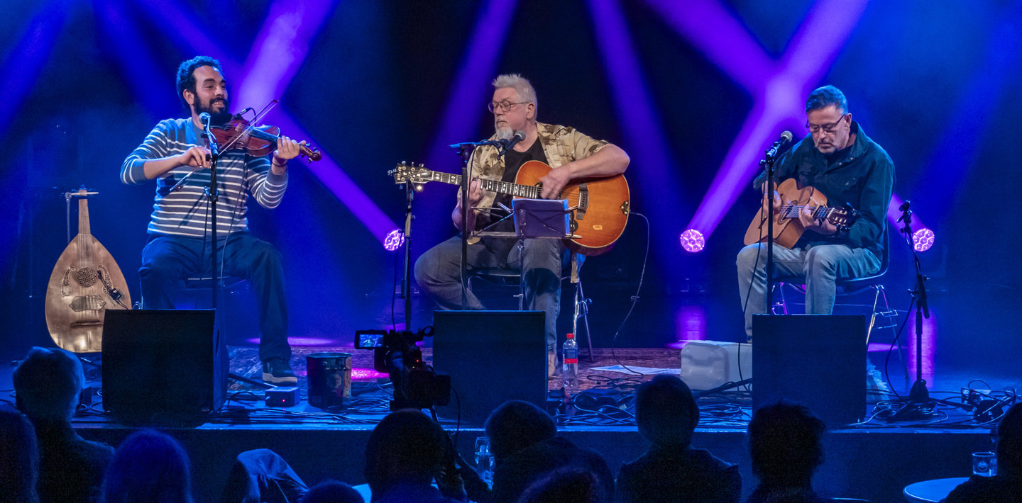 Songs of the Heart-optreden in de Spot in Middelburg met Wissem Ziadi, Sjef Hermans en Ries De Vuyst (foto Tineke Boer).