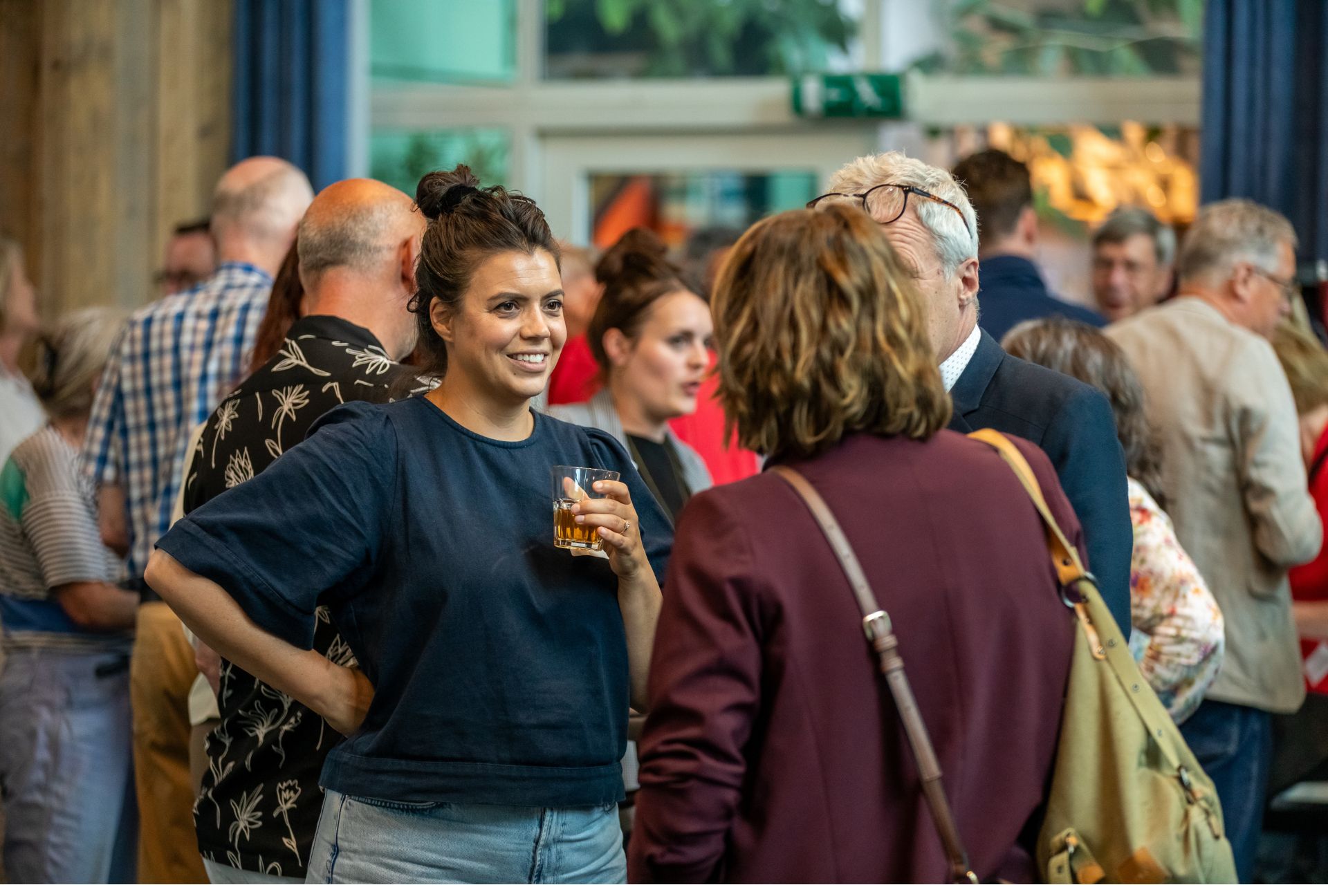 Tijdens de netwerkborrel werd er nagepraat en ideeën werden gedeeld.