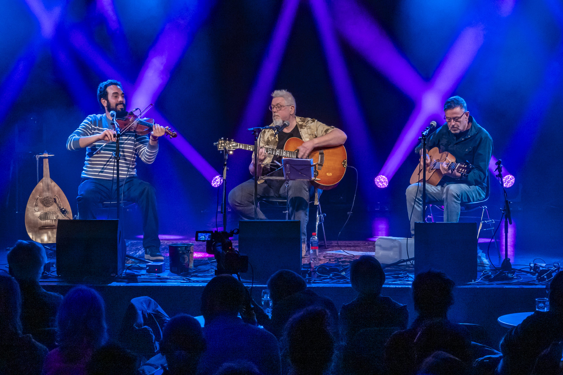 Het eerste streektaalconcert, met de Zeeuws-Vlaamse zanger Ries de Vuyst, vond plaats op donderdag 30 november 2023 (foto Tineke Boer).