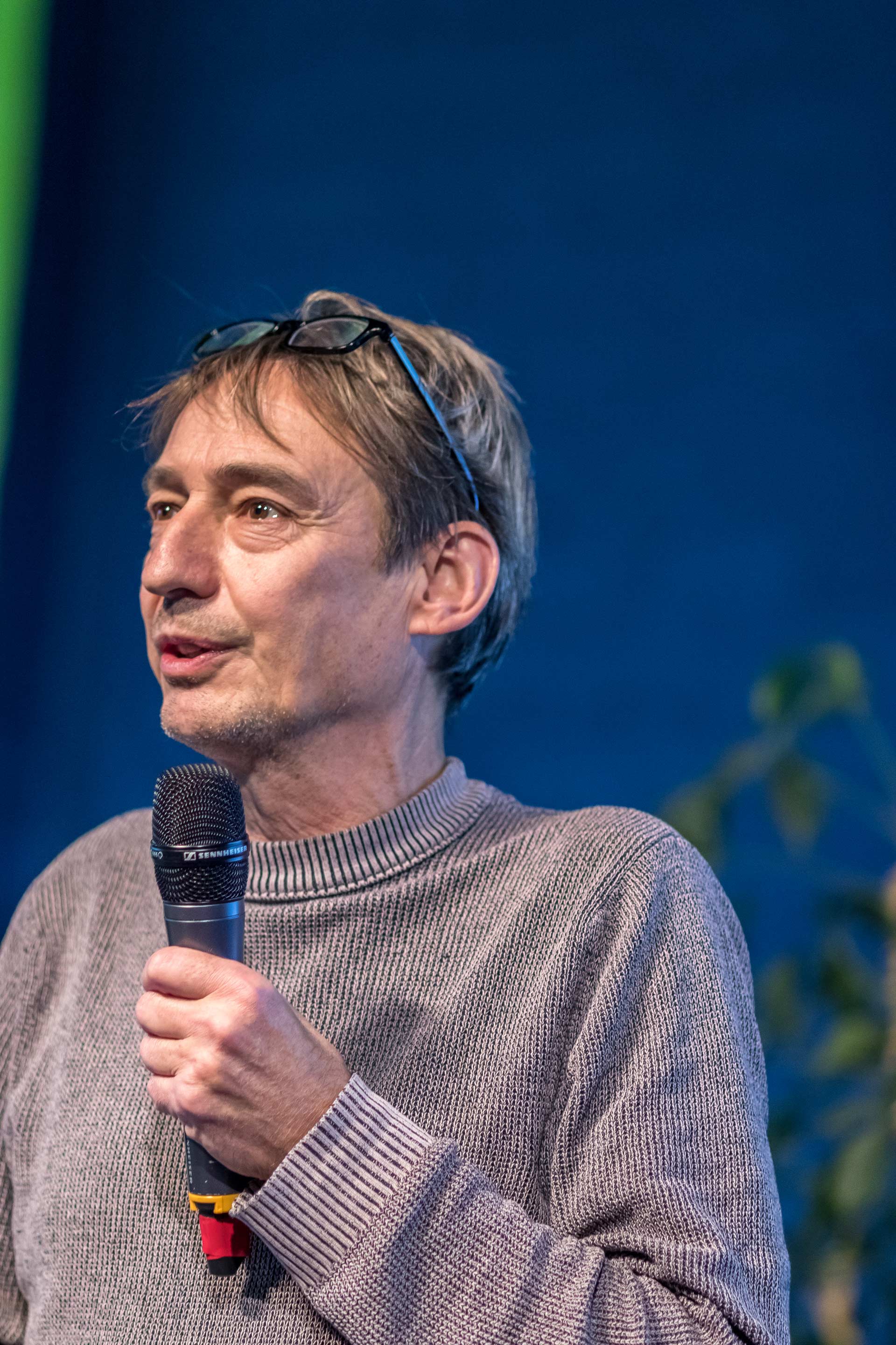 Bernard Meijlink van de Walcherse Archeologische Dienst met zijn lezing 'Een voet tussen de deur. Een opgraving van twee bunkers in Vlissingen'.