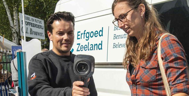 Met een warmtescan mogelijke warmtelekken opsporen in monumentale gevels.