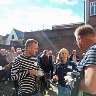 We begonnen de dag met een bakje koffie of thee in de zon!
