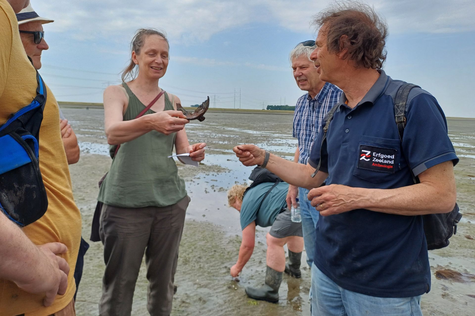 Een aardewerk fragment van een kookpot (foto Nanda van den Berg).