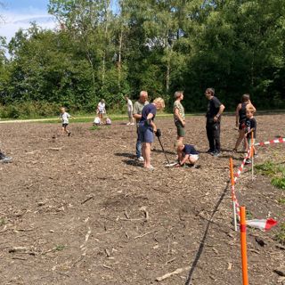 Speuren naar spannende vondsten met metaaldetectoren (foto Bram Silkens).