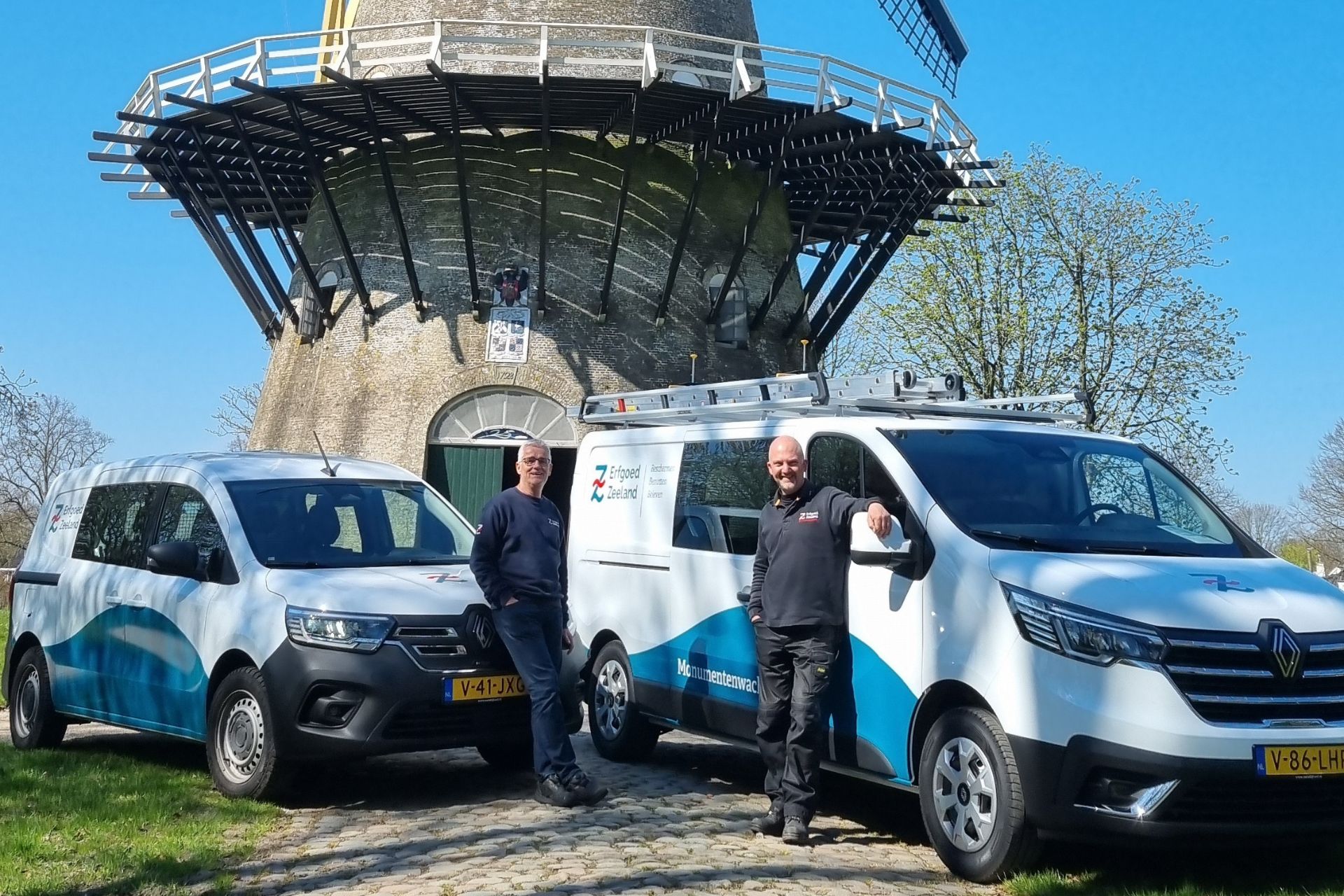Groen rijden: de elektrische dienstauto en inspectiebus van de Monumentenwacht.