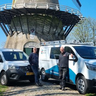Groen rijden: de elektrische dienstauto en inspectiebus van de Monumentenwacht.