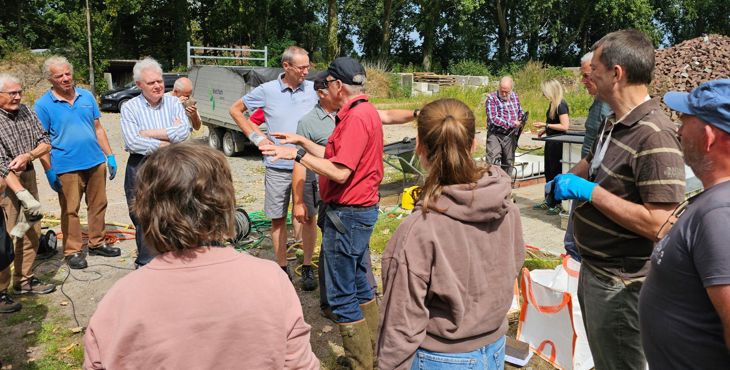 Uitleg over de projectaanpak op het terrein van de brandweerkazerne in Aardenburg.