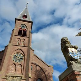 De kerktoren van Nieuw- en Sint Joosland.