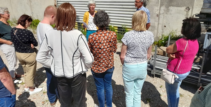 Cursisten tijdens de cursus rondleiden.