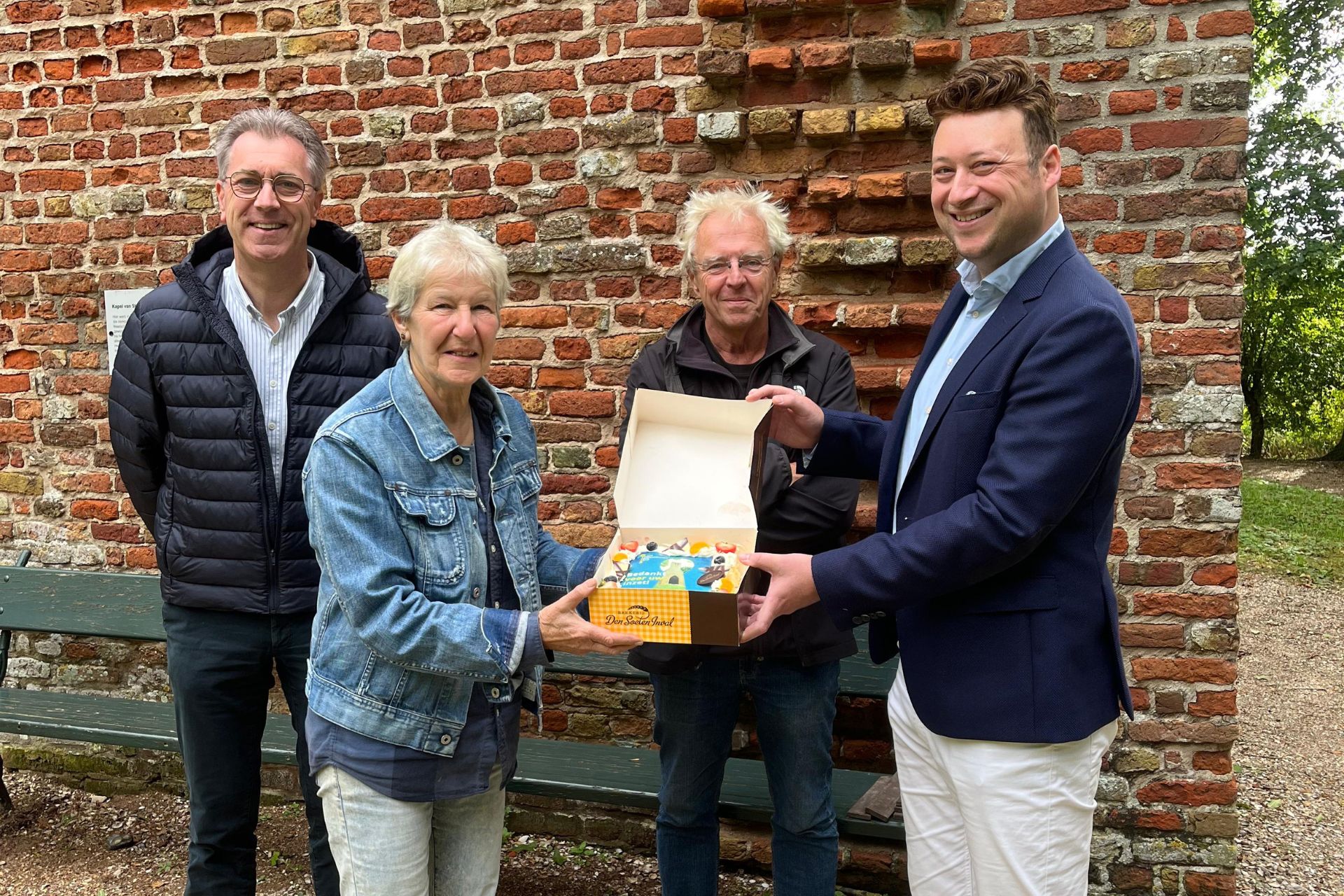 Taart voor de vrijwilligers van de Kapel van Hoogelande (foto Olivier Hanemaaijer).