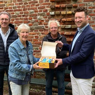 Taart voor de vrijwilligers van de Kapel van Hoogelande (foto Olivier Hanemaaijer).