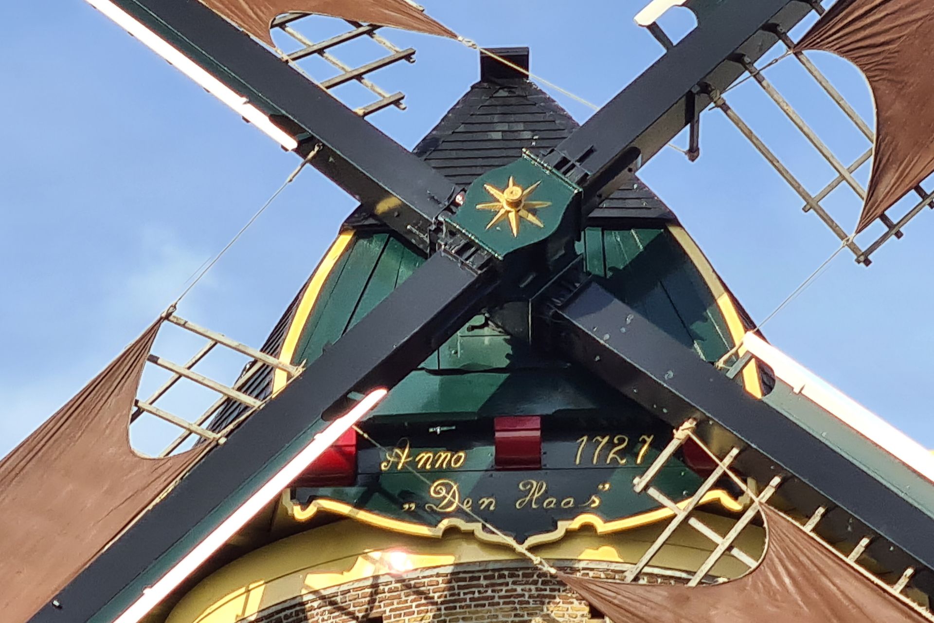 Molen Den Haas uit 1727 is de oudste van de twee nog bestaande molens van Zierikzee.