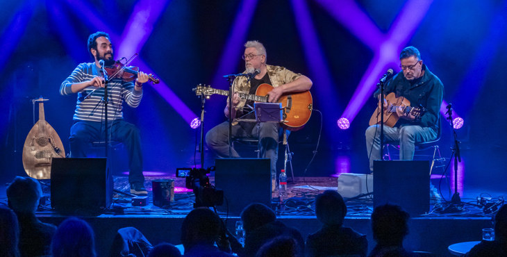 Optreden van Wissem Ziadi, Sjef Hermans en Ries de Vuystin poppodium De Spot tijdens Songs from the Heart.